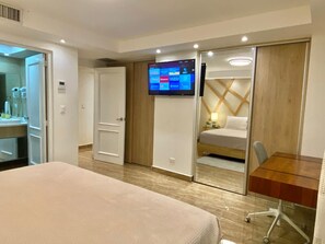 2 bedrooms, desk, iron/ironing board, WiFi