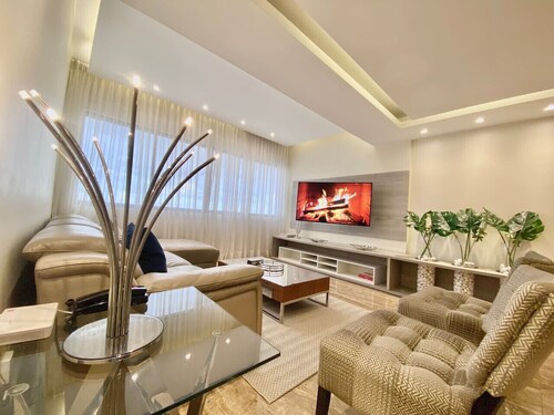 Lovely Apartment in the Heart of the City: Renovated, Stylish Decor