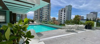 Elegant, Finely Decorated City Center 2 Bdrm Condo, Pool, Near All