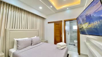 2 bedrooms, iron/ironing board, WiFi