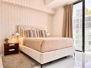 2 bedrooms, desk, iron/ironing board, WiFi - Luxury Centric Apt, Great Views (Santo Domingo)