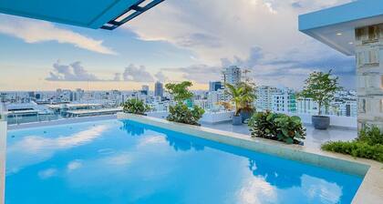 Luxury Upscale City Center Condo, Rooftop Terrace, Jacuzzi, Stunning City Views