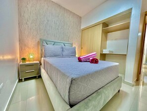 3 bedrooms, iron/ironing board, WiFi, bed sheets