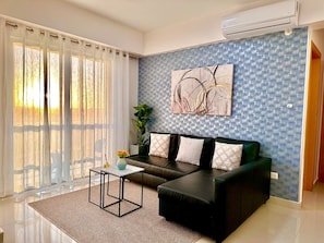 TV - Cozy Hideaway Condo, Full AC, Fast Wi-Fi, Pool, 5 min to Beach (Boca Chica)