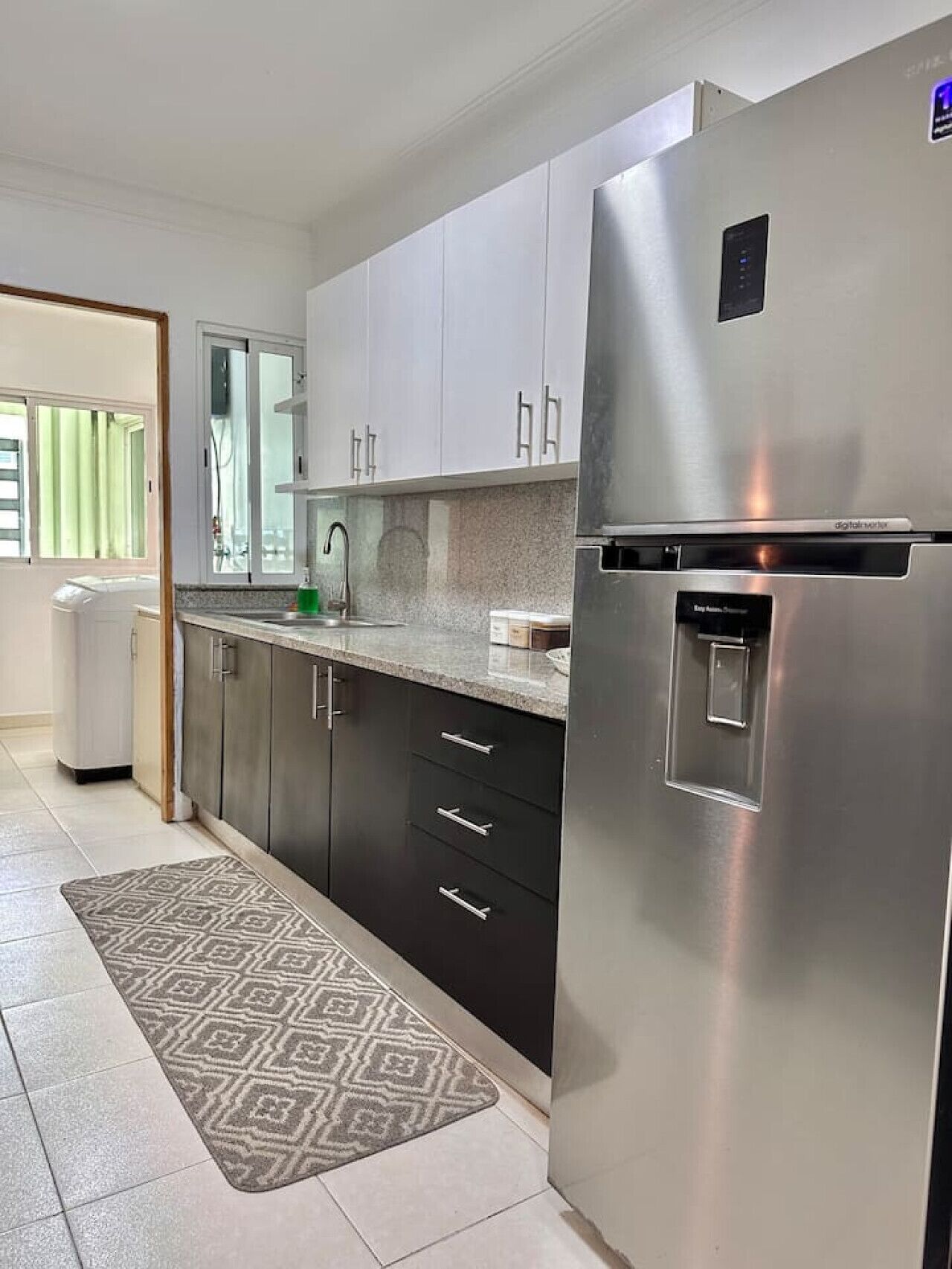 Fridge, oven, stovetop, coffee/tea maker