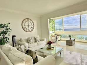 TV - Astonishing Sea View Condo, Stylish Decor, Pool, 10 mins to Colonial Zone (Santo Domingo Este)