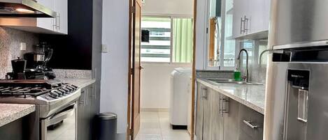 Fridge, oven, stovetop, coffee/tea maker