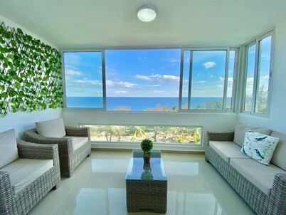 Astonishing Sea View Condo, Stylish Decor, Pool, 10 mins to Colonial Zone