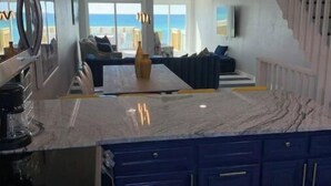 Private kitchen - 🦩Beach Please 🏖 Waterfront 🌴Private Beach 🏝 (Destin)