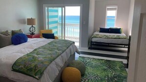 Room - 🦩Beach Please 🏖 Waterfront 🌴Private Beach 🏝 (Destin)