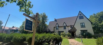 1935 Muskogee English Tudor Home - 2nd Floor Merlot Room