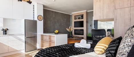 1 bedroom, desk, iron/ironing board, WiFi