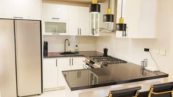 Fridge, microwave, oven, stovetop