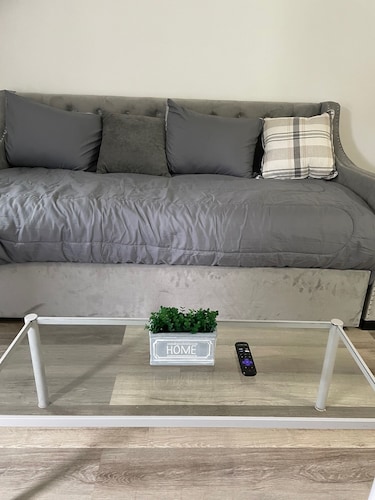 Enjoy Shore Life not only for Summer, Cozy Apartment near Zoo and So much More!