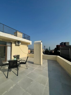 Outdoor dining - Luxury apartment on av. Melikishvili with huge balcony, city center  (T'bilisi)