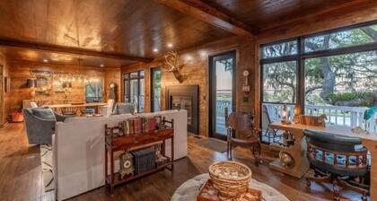 Riverfront Luxury Waterfront Home W/ Hot Tub and Marsh-view