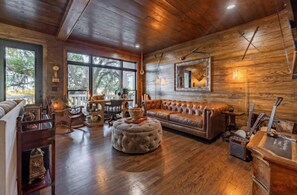 TV, fireplace, books - Luxury Waterfront near Savannah & Jacksonville (Townsend)