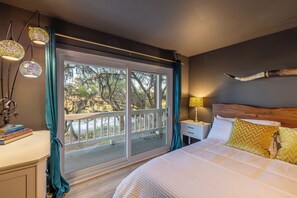 6 bedrooms, desk, free WiFi, bed sheets