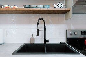 Fridge, oven, stovetop, dishwasher