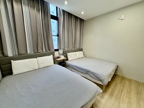 Comfort ház | 6 hálószoba, íróasztal, sötétítőfüggöny és hangszigetelés