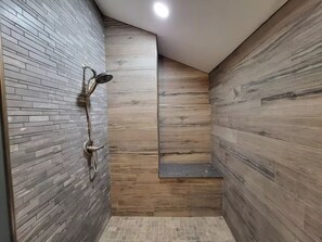 Bruser, håndklæder, Toiletpapir
