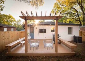 Terrace/patio - Modern Uptown Getaway & Backyard Oasis (Charlotte)