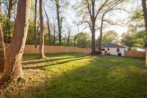Property grounds - Modern Uptown Getaway & Backyard Oasis (Charlotte)