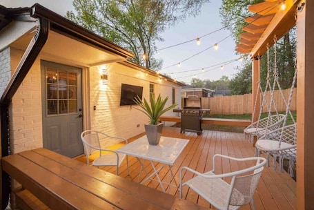 Outdoor dining. Modern Uptown Getaway & Backyard Oasis