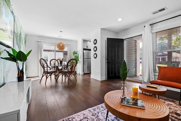 A modern interior with a dining area, a kitchen, and a living space. - Walkable Uptown Boho Retreat (Charlotte)