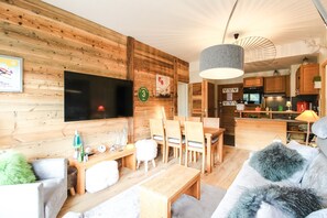 TV - Beautiful 2-bed Family Apartment, Flaine Montsoleil (Flaine)