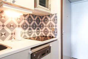 Kühlschrank, Mikrowelle, Ofen, Geschirrspüler