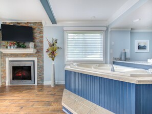 Condo (0 Bedroom) | Property amenity