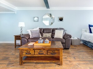 Condo (0 Bedroom) | Property amenity