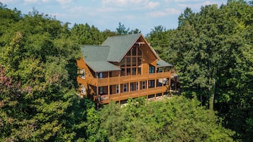 Studio (4 Bedrooms) | Property amenity