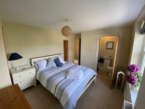 3 Schlafzimmer, Bügeleisen/Bügelbrett, WLAN, Bettwäsche