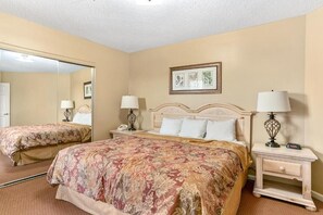 1 bedroom, iron/ironing board, WiFi, bed sheets - Diamond Resorts Sunrise Ridge Resort - 1 Bedroom Accessible Roll in Shower (Pigeon Forge)