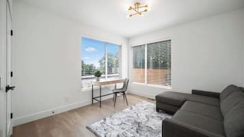 Una Smart TV, una chimenea