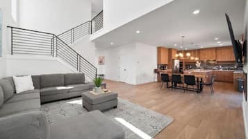 Una Smart TV, una chimenea