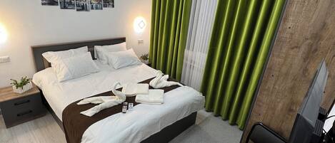 6 habitaciones, tabla de planchar con plancha, wifi y ropa de cama