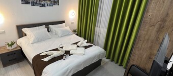 Happiness Hostel - friendly staff, luxurious rooms, convenient location.