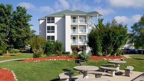 Outdoor dining - Branson | Family Lake Retreat | Pool + Lake | 2BR (Branson)