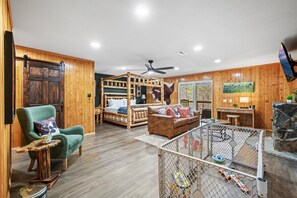 4 多间卧室、办公桌、熨斗/熨衣板、免费 WiFi