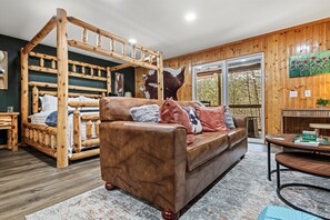 4 Schlafzimmer, Schreibtisch, Bügeleisen/Bügelbrett, kostenloses WLAN