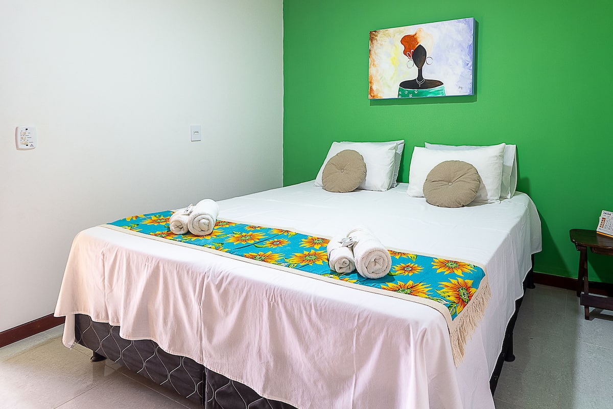 1 bedroom, premium bedding, minibar, laptop workspace
