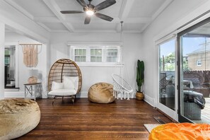 Interior - 6BR KC Family Holiday Home with Hot Tub, Theater, Games and  Fun (Kansas City)