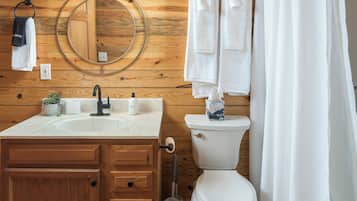 Standard House | Bathroom | Combined shower/bathtub, hair dryer, towels, soap
