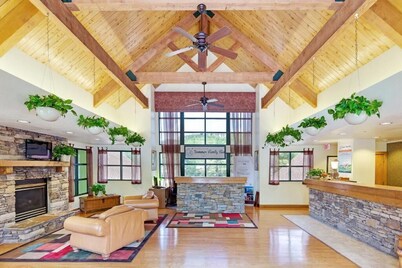 Gatlinburg | Flexible Cabin Retreat | Pool + Golf | 2BR Lock-Off