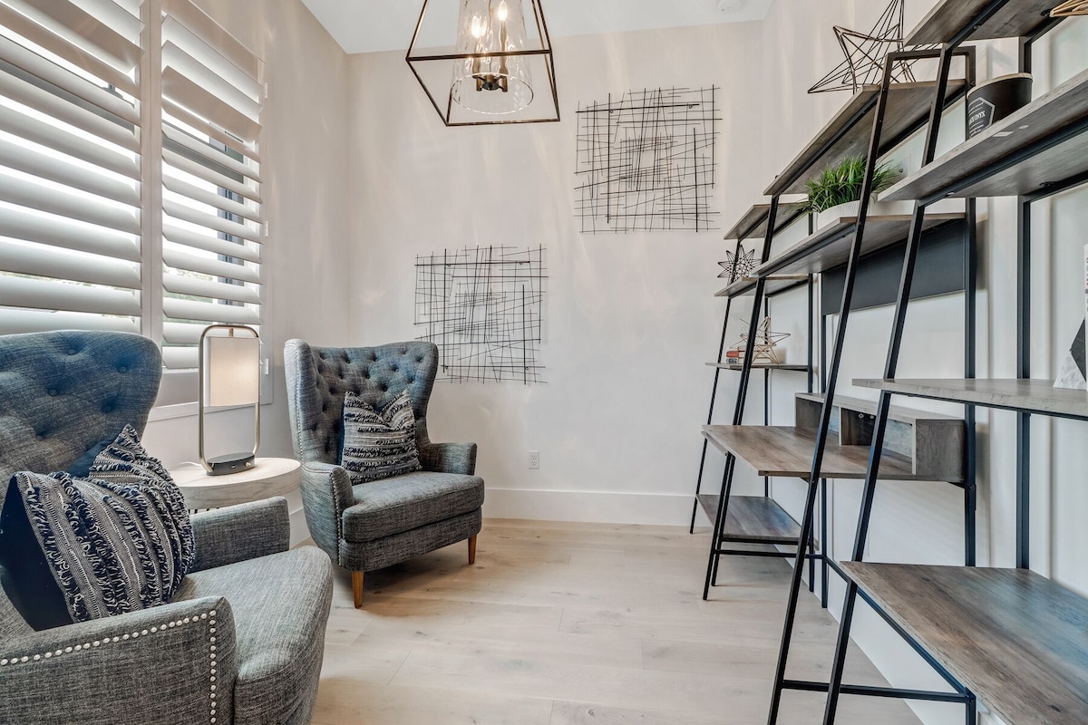 Photo 13 of Welcome to the Epitome of Modern Chic: Your Olde Naples Getaway!