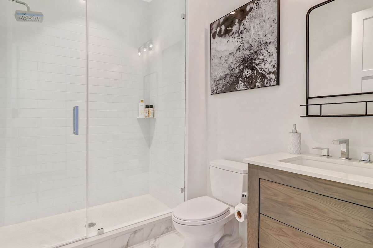 Photo 24 of Welcome to the Epitome of Modern Chic: Your Olde Naples Getaway!