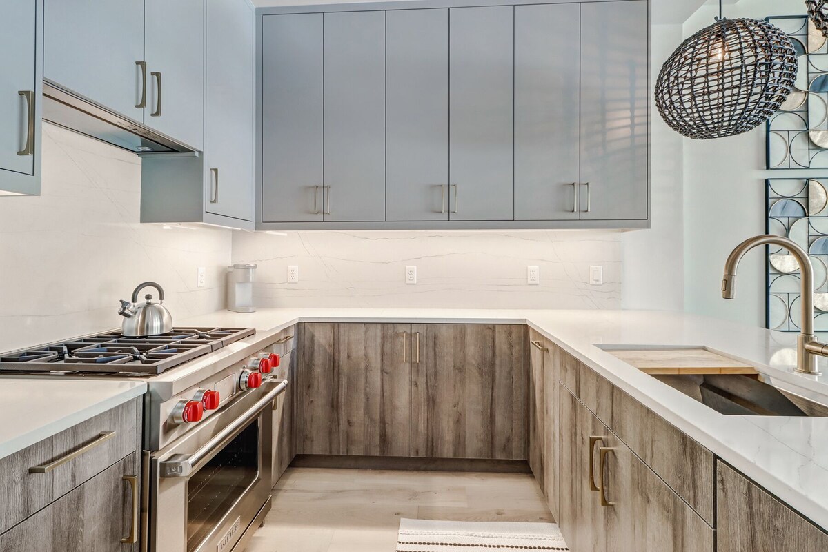 Photo 3 of Welcome to the Epitome of Modern Chic: Your Olde Naples Getaway!
